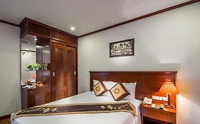 May De Ville Legend Hotel